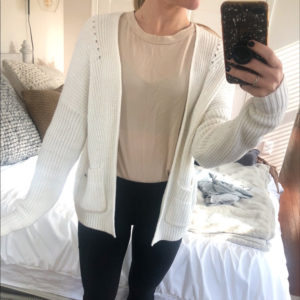 Hollister cream cable knit sweater